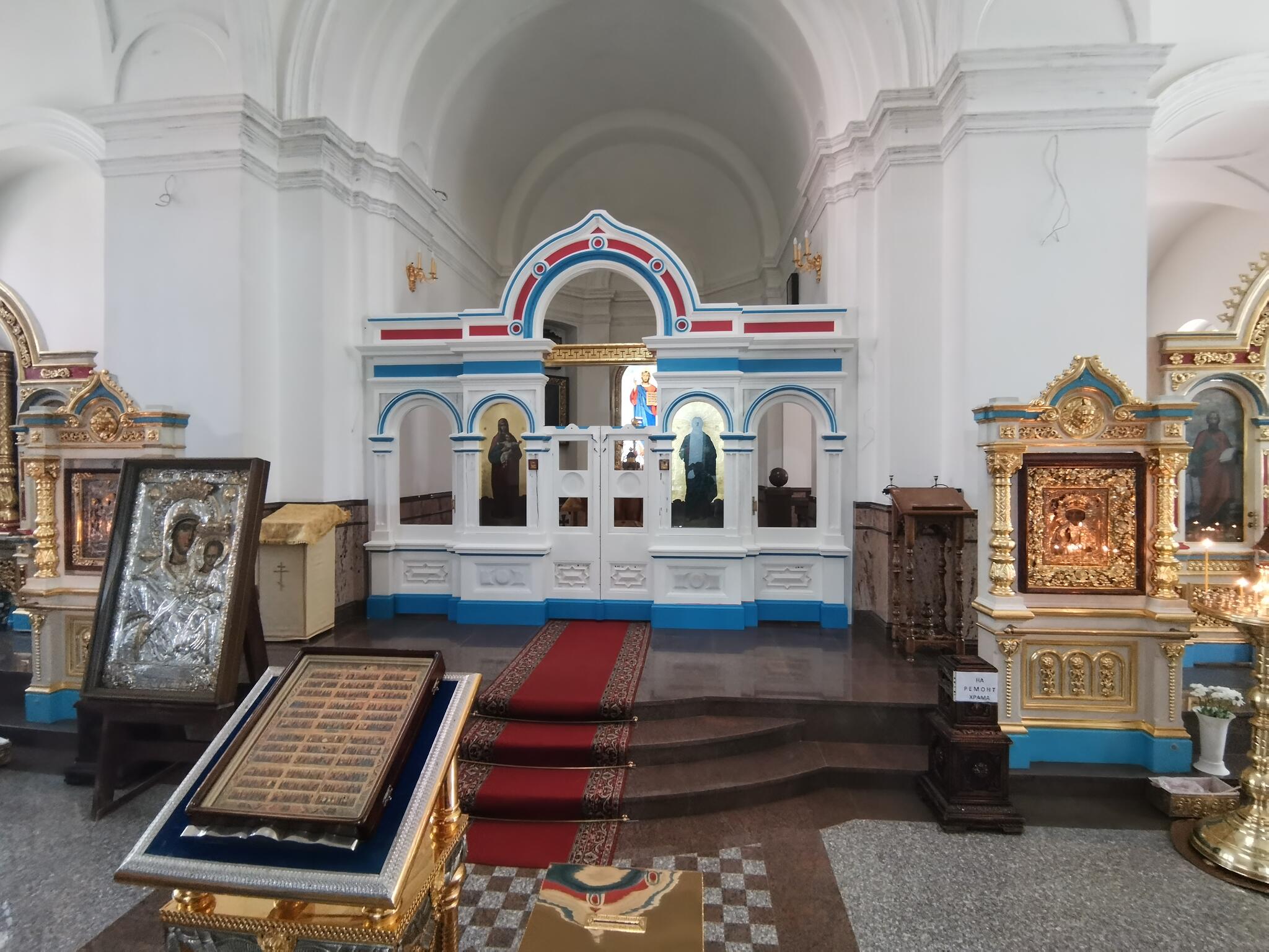 Реставрация центрального иконостаса храма Благоверного князя Александра Невского